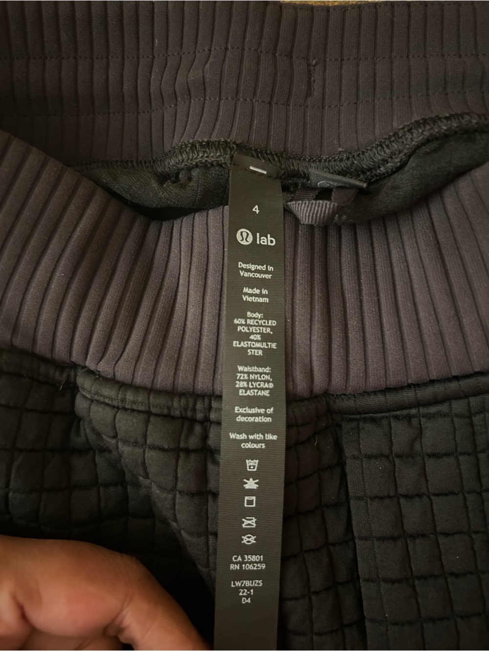 NEW Lululemon Lab Textured Grid 5.5” High-Rise Short Sz 4 Black Knit Shorts - Picture 9 of 10